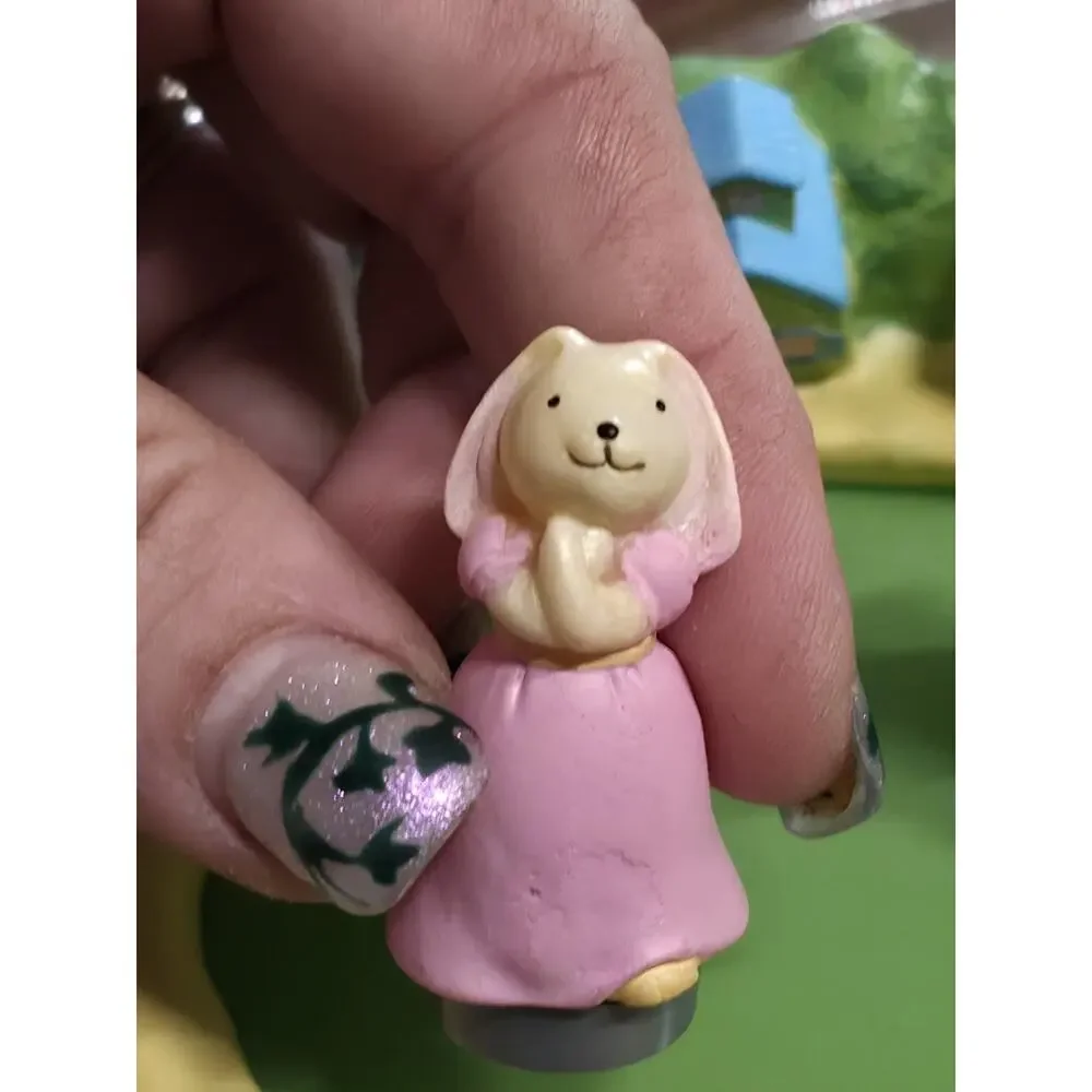 Adorable Vintage Easter Musical Skating Bunnies Plays Peter Cottontail w/ Box